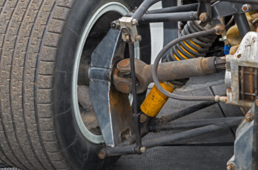 Fotografia intitulada "Rear wheel suspensi…" por Art$Art, Obras de arte originais, Fotografia digital
