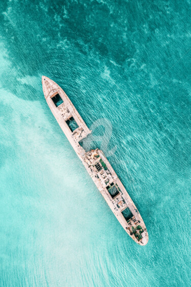 Fotografía titulada "Shipwreck At Sea" por Radu Bercan, Obra de arte original, Fotografía digital