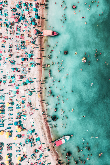 Photographie intitulée "Beach, Umbrellas an…" par Radu Bercan, Œuvre d'art originale, Photographie numérique