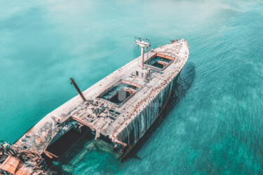 Photography titled "Shipwreck At Sea -…" by Radu Bercan, Original Artwork, Digital Photography