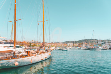 Photographie intitulée "Luxurious Yachts An…" par Radu Bercan, Œuvre d'art originale, Photographie numérique