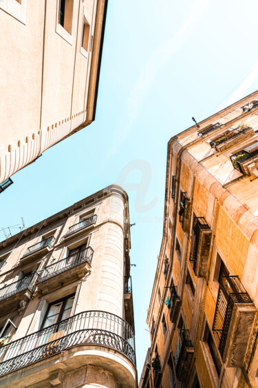 Photographie intitulée "Barcelona City, Low…" par Radu Bercan, Œuvre d'art originale, Photographie numérique