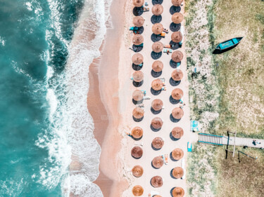 Фотография под названием "People On Beach, Dr…" - Radu Bercan, Подлинное произведение искусства, Цифровая фотография