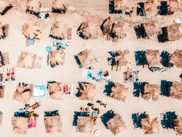 Fotografía titulada "Aerial Beach Umbrel…" por Radu Bercan, Obra de arte original, Fotografía digital