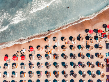 Fotografia zatytułowany „People On Beach, Ae…” autorstwa Radu Bercan, Oryginalna praca, Fotografia cyfrowa