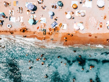 Photographie intitulée "People On Beach, Ae…" par Radu Bercan, Œuvre d'art originale, Photographie numérique