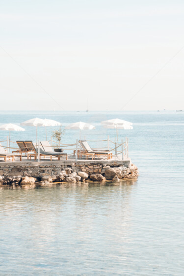 Φωτογραφία με τίτλο "White Beach Umbrell…" από Radu Bercan, Αυθεντικά έργα τέχνης, Ψηφιακή φωτογραφία