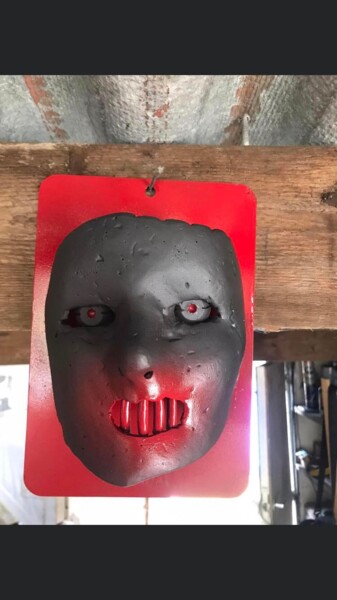 Skulptur mit dem Titel "Hannibal mask" von Rafal Lesiak (MetaLove), Original-Kunstwerk, Metalle