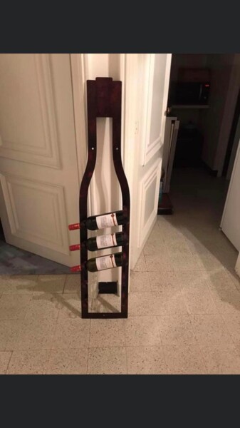 Skulptur mit dem Titel "wine rack "bottle"" von Rafal Lesiak (MetaLove), Original-Kunstwerk, Metalle
