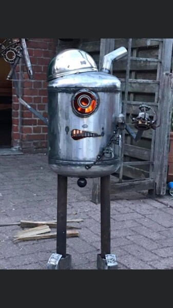 Skulptur mit dem Titel "warrior minion bonf…" von Rafal Lesiak (MetaLove), Original-Kunstwerk, Metalle