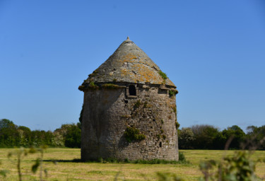 Pigeonnier moyenageux rural Photographie intitulée "Pigeonnier moyenage…" par Christian Ragaine, Œuvre d'art originale, Photographie non manipulée