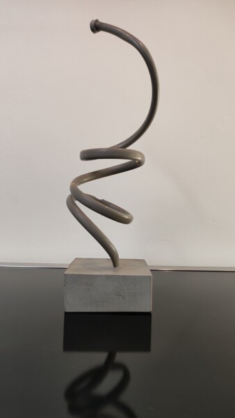 Escultura titulada "Spirale" por Ramil Dayanov, Obra de arte original, Cemento