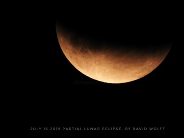 Фотография под названием "2019 lunar eclipse" - Ravid Wolff, Подлинное произведение искусства, Пленочная фотография