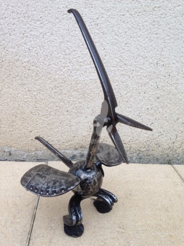 Escultura intitulada "Petit oiseau à poser" por Recyclage Design - Réanimateur D'Objets , Obras de arte originais