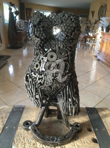 Escultura titulada "Buste Femme 3D" por Recyclage Design - Réanimateur D'Objets , Obra de arte original, Metales
