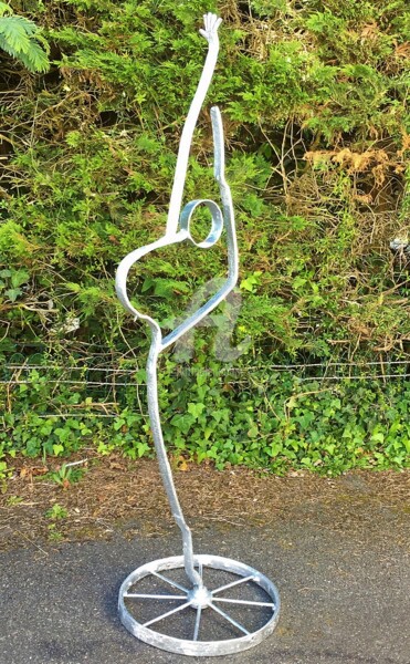 Sculpture intitulée "ballerine" par Recyclage Design - Réanimateur D'Objets , Œuvre d'art originale, Métaux