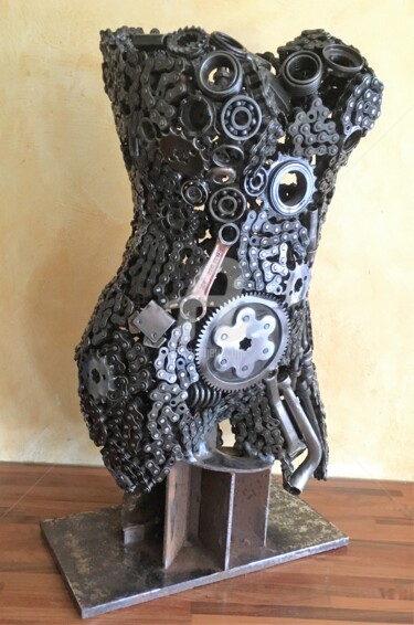 Γλυπτική με τίτλο "buste femme sur spi…" από Recyclage Design - Réanimateur D'Objets , Αυθεντικά έργα τέχνης, Μέταλλα