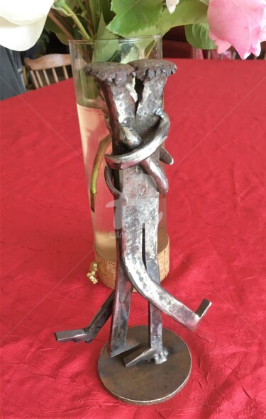Skulptur mit dem Titel "l’étreinte" von Recyclage Design - Réanimateur D'Objets , Original-Kunstwerk, Metalle