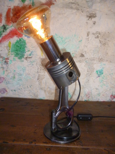 Design intitulée "LAMPE PISTON  " DIA…" par Leferailleur02, Œuvre d'art originale, Luminaire