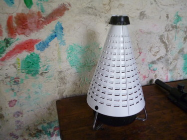 Design intitulée "LAMPE " POMME DE PI…" par Leferailleur02, Œuvre d'art originale, Luminaire