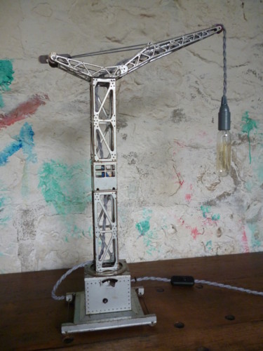 Design intitulée "LAMPE GRUE TOLE - J…" par Leferailleur02, Œuvre d'art originale, Luminaire