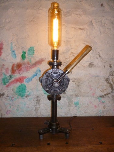 Design mit dem Titel "Lampe design - POMP…" von Leferailleur02, Original-Kunstwerk, Leuchte