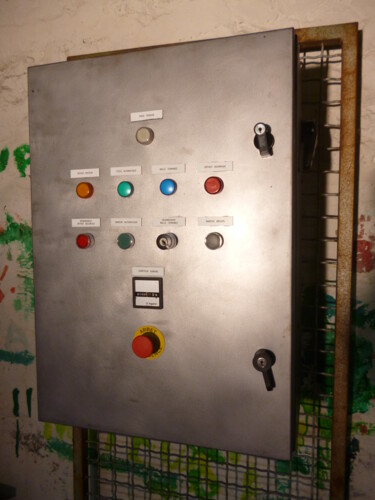 ARMOIRE METALLIQUE MURALE Design intitulée "ARMOIRE METALLIQUE…" par Leferailleur02, Œuvre d'art originale, Meuble