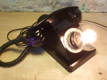 Design titled "TELEPHONE VINTAGE" by Leferailleur02, Original Artwork, Luminaire