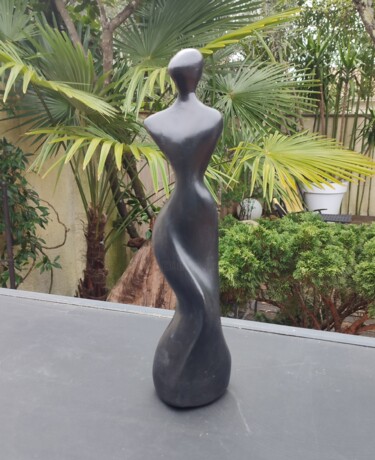 Sculpture intitulée "L'élégante" par Régine Desage, Œuvre d'art originale, Argile