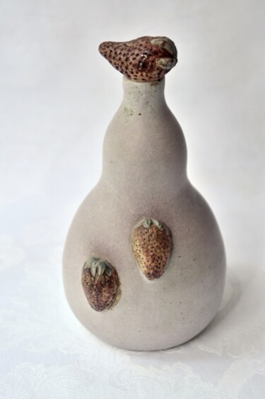 Sculpture titled "VASO MORANGOS" by Regíris Barake, Original Artwork, Ceramics