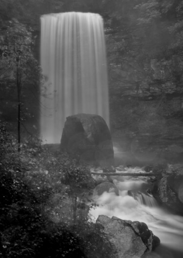 Photographie intitulée "Hemlock Falls" par Reid, The Artistic Lensman, Œuvre d'art originale, Photographie manipulée