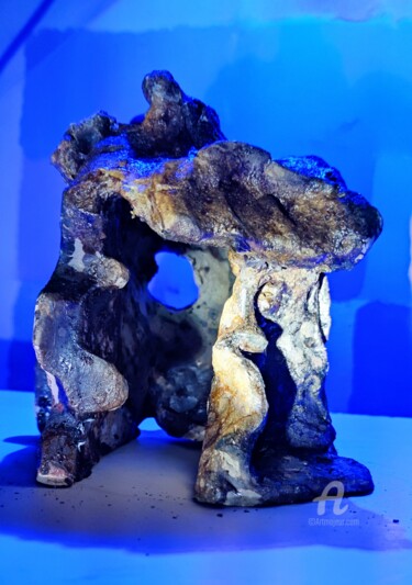 Skulptur mit dem Titel "Volltreffer" von Reiner Poser, Original-Kunstwerk, Keramik