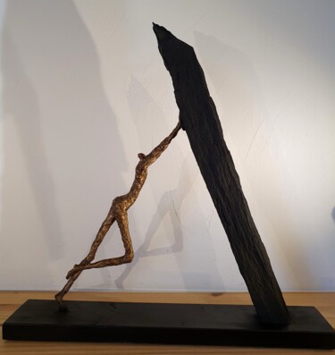 Skulptur mit dem Titel "Résiste III/IV" von Réjane Lechat, Original-Kunstwerk, Bronze