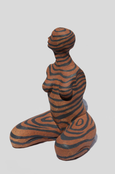 Sculpture titled "Méditante zébrée" by Rémi Dugué, Original Artwork, Ceramics