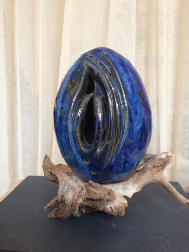 Skulptur mit dem Titel "eclosion" von Remy Bolet, Original-Kunstwerk, Keramik