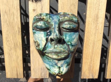 Скульптура под названием "masque" - Remy Bolet, Подлинное произведение искусства, Глина