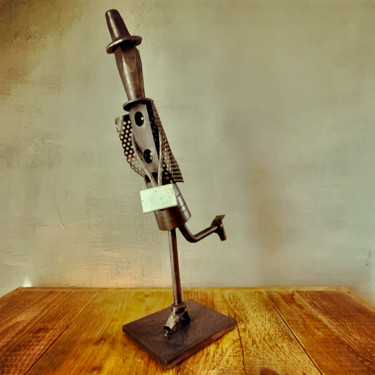 Escultura titulada "'Miss Tacones'" por Rémy Rivet, Obra de arte original, Metales