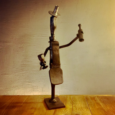 Sculpture titled "‘Camar’Hero’" by Rémy Rivet, Original Artwork, Metals