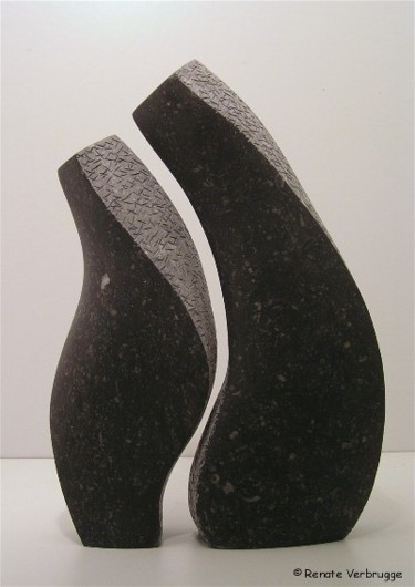Skulptur mit dem Titel "Silence_in_Motion_(…" von Renate Verbrugge, Original-Kunstwerk, Stein
