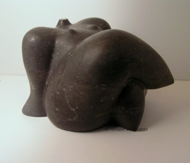 Sculpture intitulée "Waiting for her cry…" par Renate Verbrugge, Œuvre d'art originale, Pierre