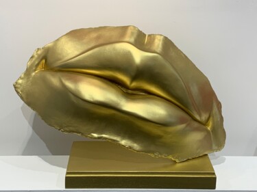 Scultura intitolato "Sensual Lips Gold" da René Rikkelman, Opera d'arte originale, Resina