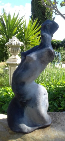 Скульптура под названием ""INDEPENDANCE"" - Renée Marcinek, Подлинное произведение искусства, Терракота