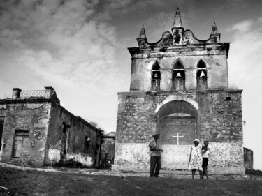 Photographie intitulée "EGLISE" par Karine Revillon, Œuvre d'art originale