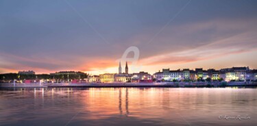 Photographie intitulée "Mâcon de nuit" par Karine Revillon, Œuvre d'art originale, Photographie numérique