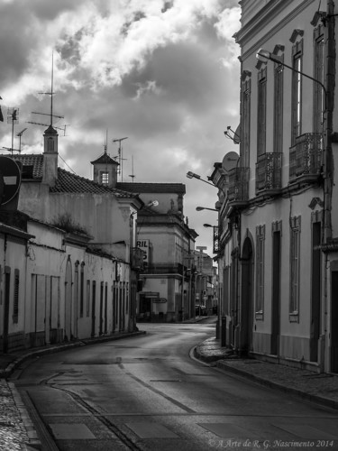 Fotografia intitulada "Rua de São Brás de…" por R. G. Nascimento, Obras de arte originais
