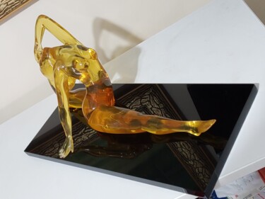 Скульптура под названием "Nude Yogue female s…" - Ricardo Navarro, Подлинное произведение искусства, Смола