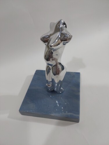 Escultura titulada "nude female sculptu…" por Ricardo Navarro, Obra de arte original, Aluminio