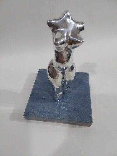 Skulptur mit dem Titel "Sculpture woman pre…" von Ricardo Navarro, Original-Kunstwerk, Aluminium