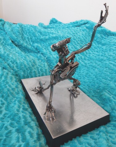 Skulptur mit dem Titel "Have Mercy" von Rich Leyden, Original-Kunstwerk, Metalle