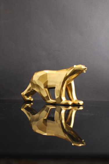 「Polar Bear - Pompon…」というタイトルの彫刻 Richard Orlinskiによって, オリジナルのアートワーク, 樹脂